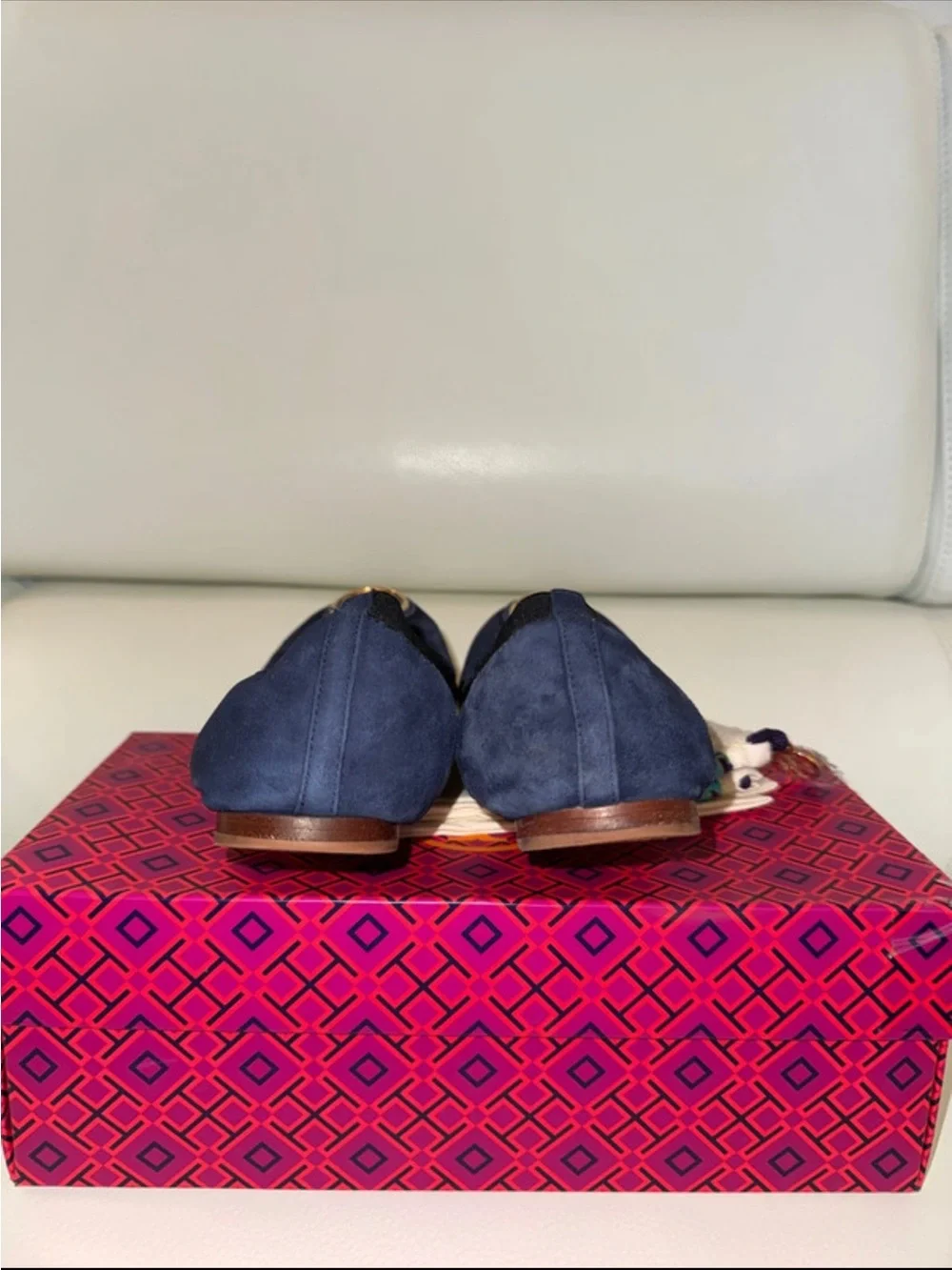 TORY BURCH NAVY SUEDE ROUND TOE LOGO BALLET FLATS